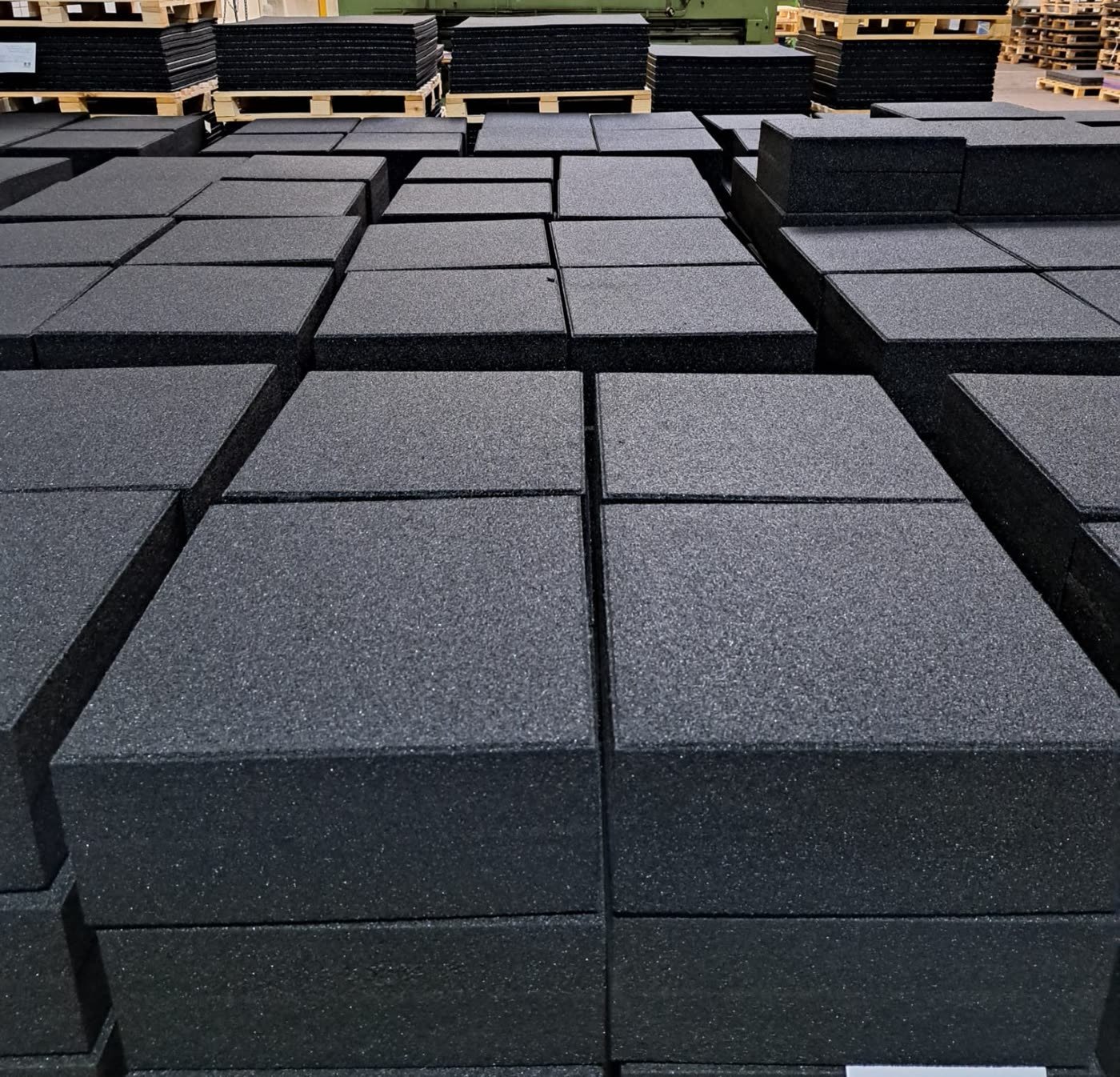 Balistinės gumos blokai 500x500x200 mm kulkų gaudyklėms ir šaudyklų galinėms kulkų sulaikymo sienoms